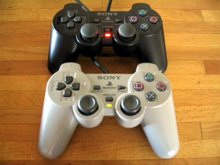Illustration for article titled From Joystick to Brainwaves: A Visual History of The Game Controller